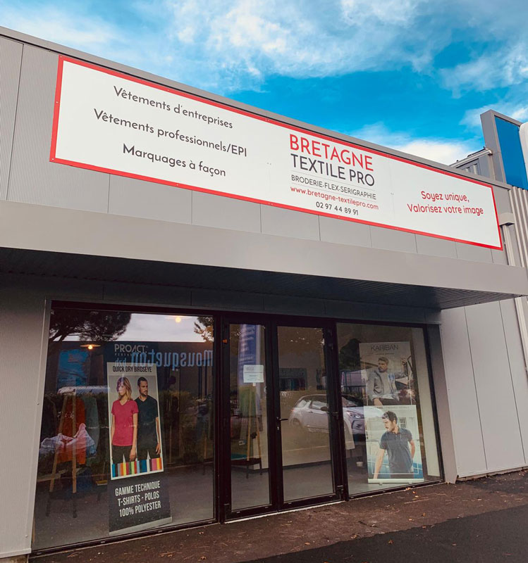Façade de l’atelier de broderie et transfert textile Bretagne Textile Pro à Plescop (56)